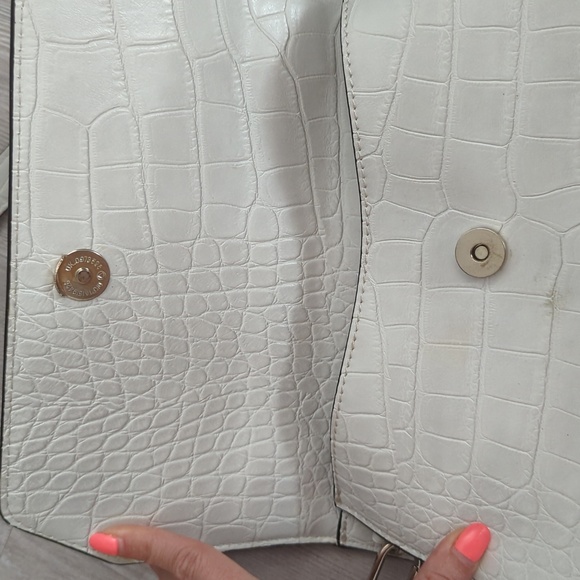Guess white handbag. Almost like new - Picture 3 of 4